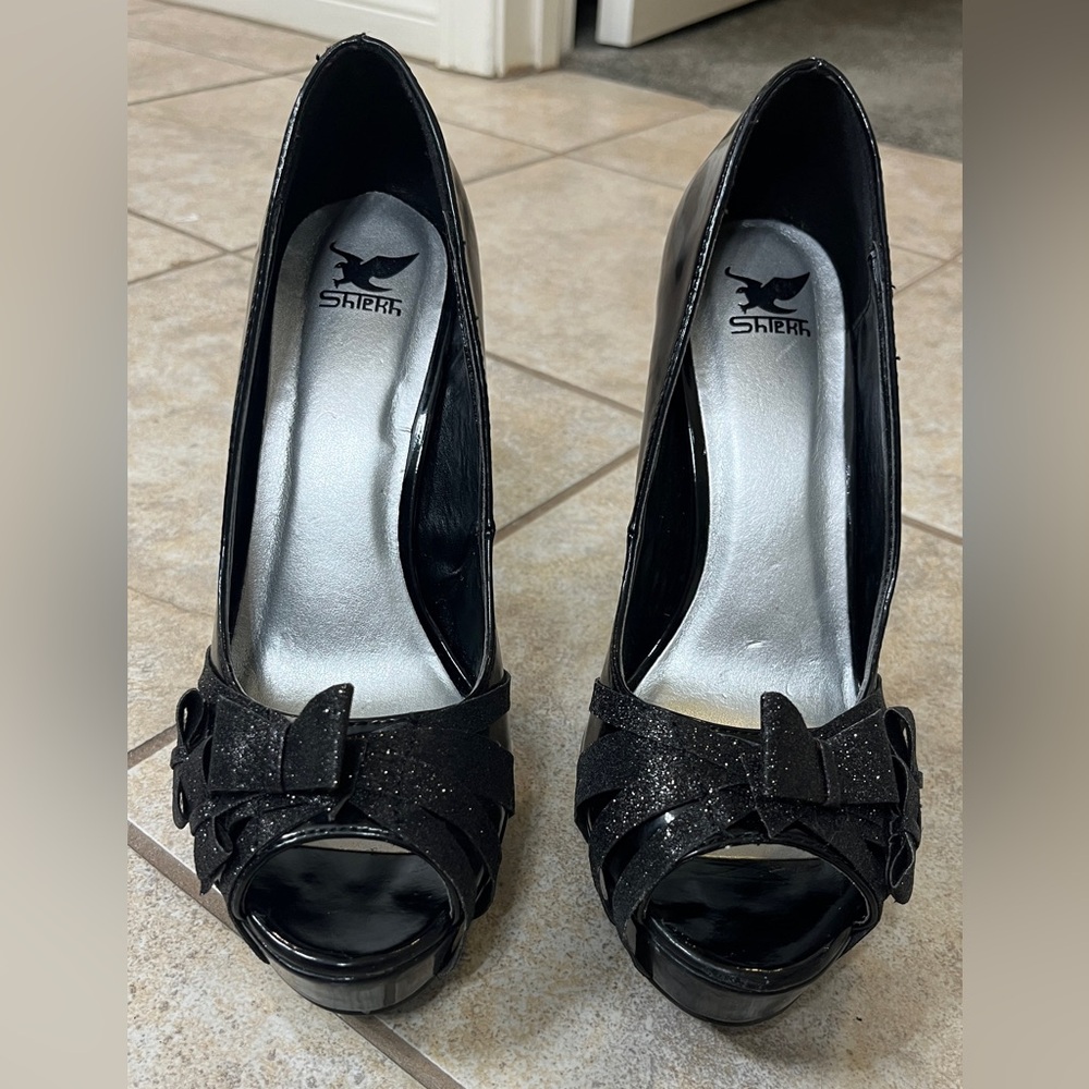 Worn Shiekh Black Sparkle Bow Heels